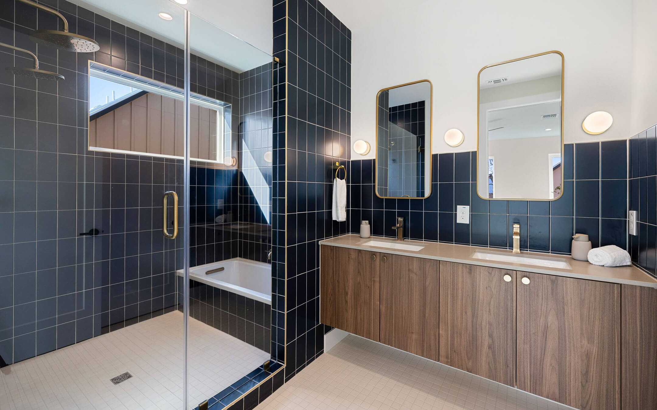 Mira - Residences - Slider - Bathroom Twilight